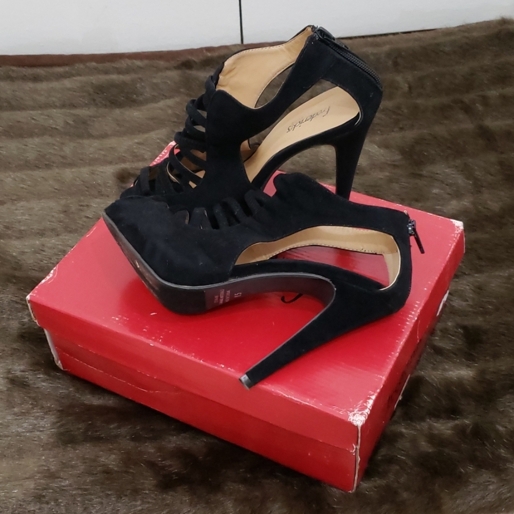 Heels - Picture 4 of 5